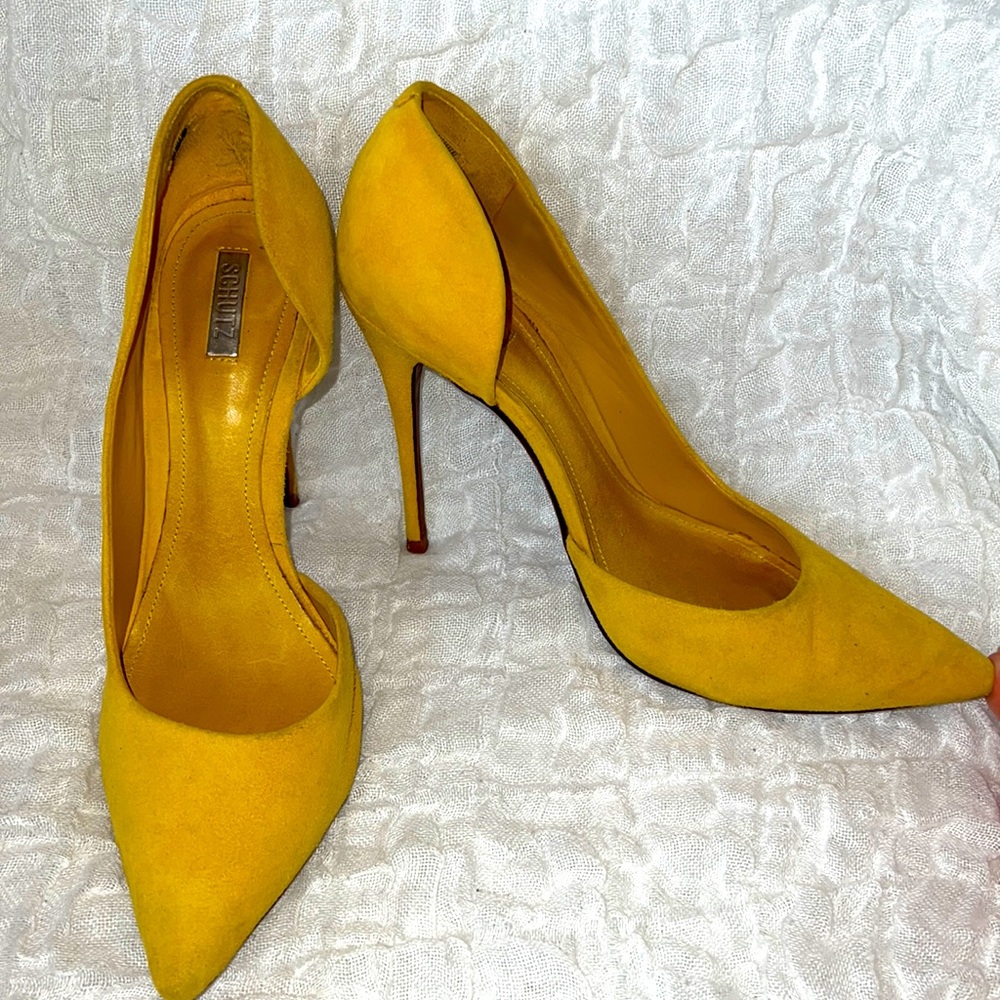 Schutz woman’s heels yellow shoes size 8B